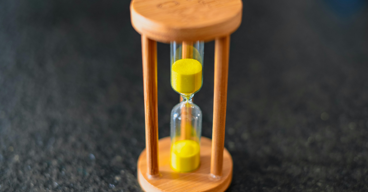 Photo by Suki Lee: https://www.pexels.com/photo/close-up-of-hourglass-14826119/