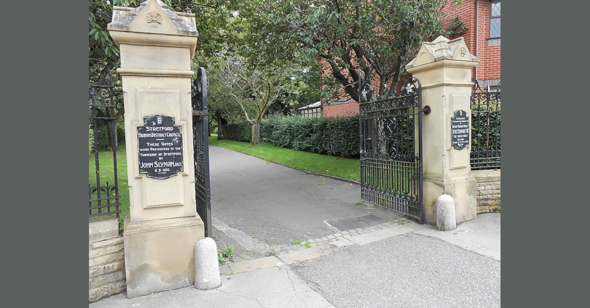 Police issue description of Man in connection to Victoria Park incident